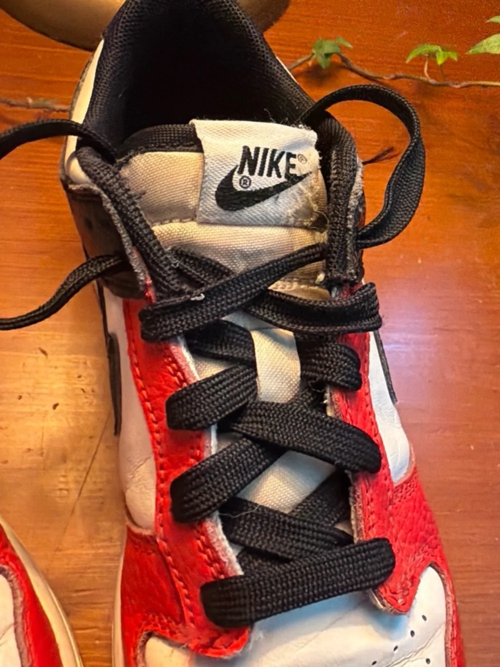 Nike Kids Low-Top Sneakers in Red, White & Black
